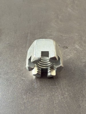 Гайка М10 корончатая