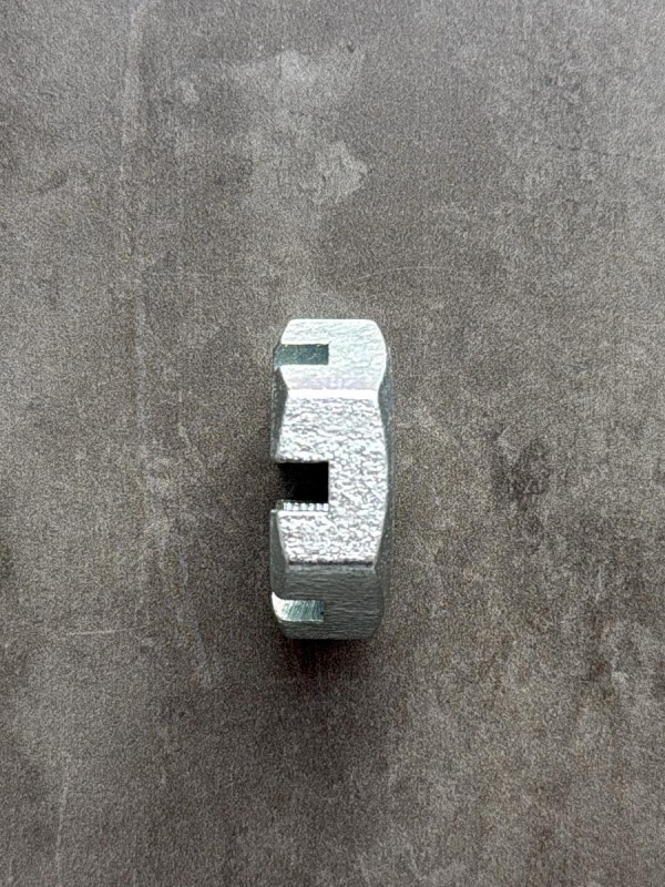 Гайка корончатая, прорезная низкая М27х1,5 ГОСТ 5919-73, класс прочности 8, покрытие цинк