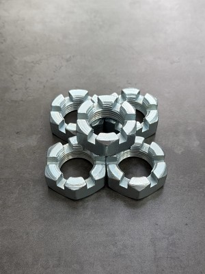 Гайка корончатая, прорезная низкая М27х1,5 ГОСТ 5933-73, класс прочности 10