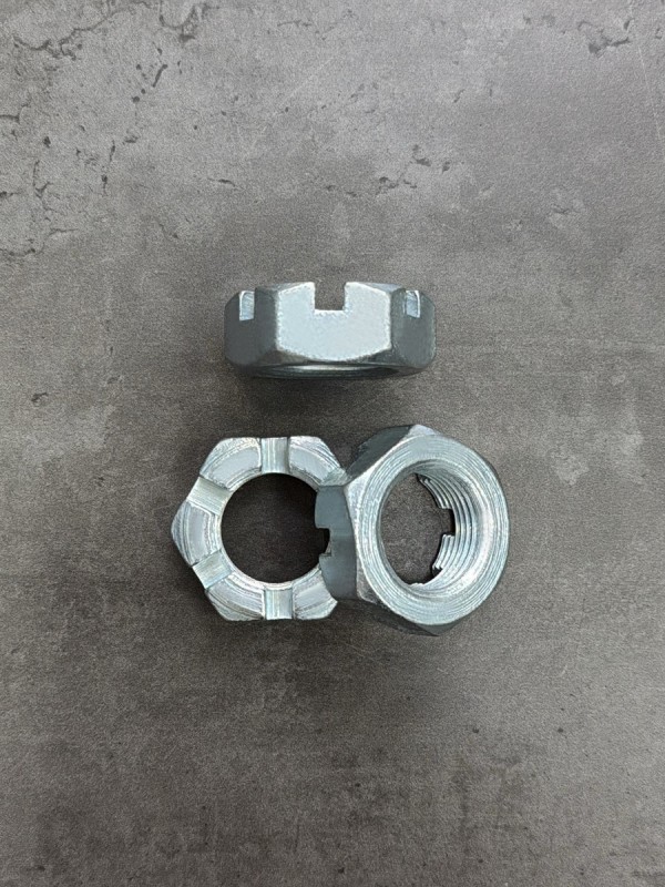 Гайка корончатая, прорезная низкая М27х1,5 DIN 937, класс прочности 8