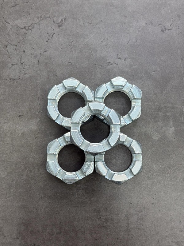 Гайка корончатая, прорезная низкая М27х1,5 DIN 937, класс прочности 8