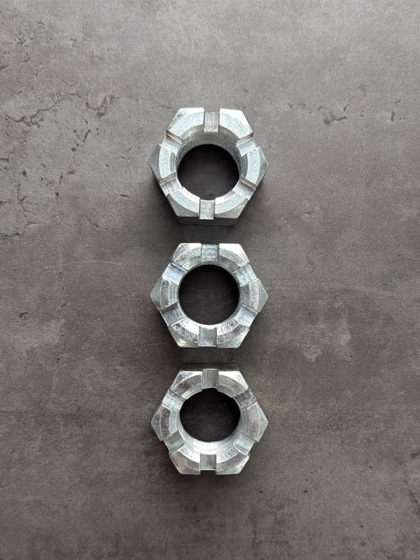 Гайка корончатая М27х2 Н-30 4х4 01.014