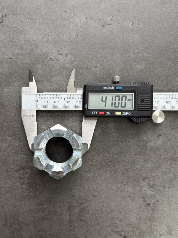 Гайка корончатая М27х2 Н-30 4х4 01.014